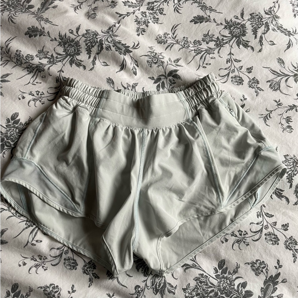Lululemon Hotty Hot Low Rise 2.5 inch